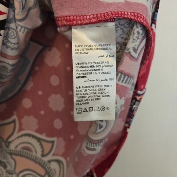 Chico's pink paisley S/S top with knotted hem detail Size 2/L - Picture 4 of 5